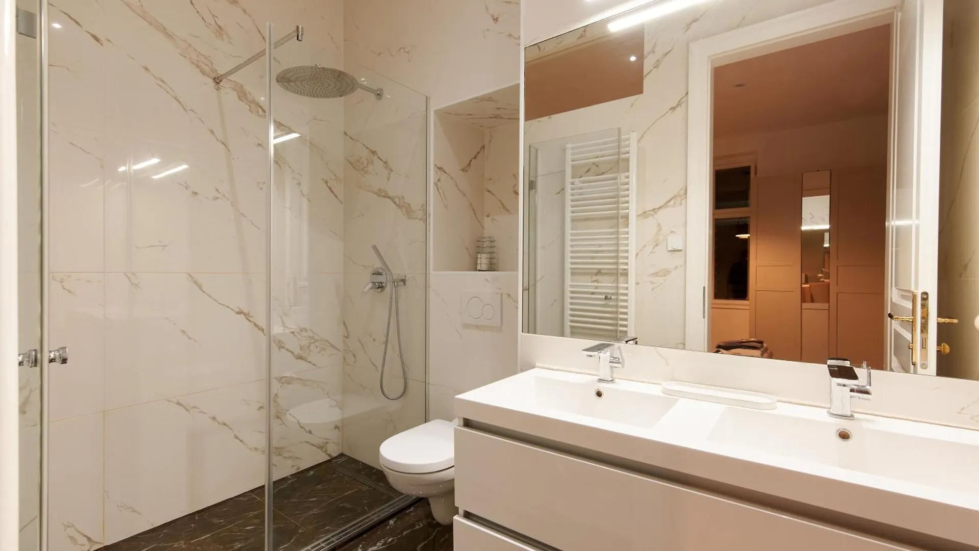 Designer Apartment In The City Center Vienna